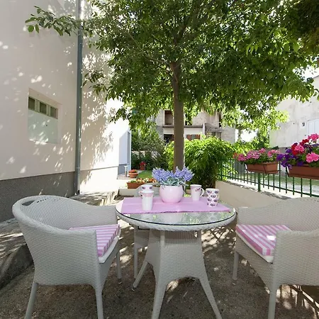 Ivo Apartment *