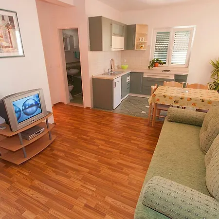 Ivo Apartment *