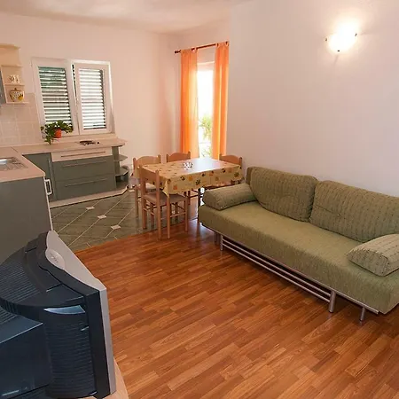 Ivo Apartment *